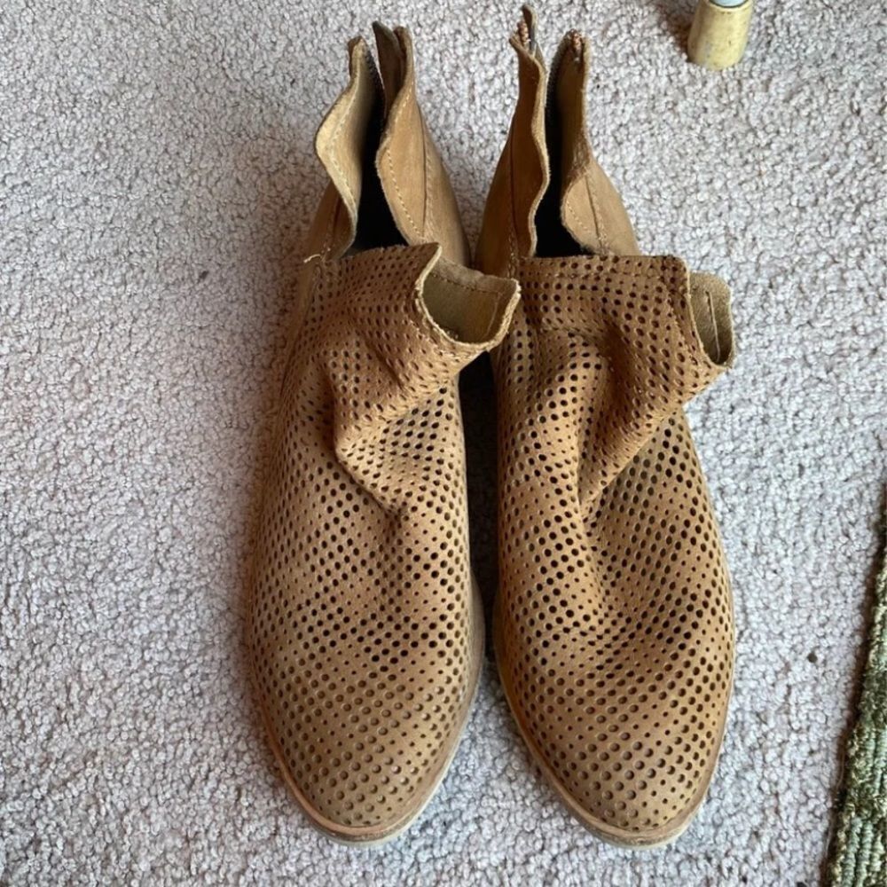 Dolce Vita booties 7.5‎